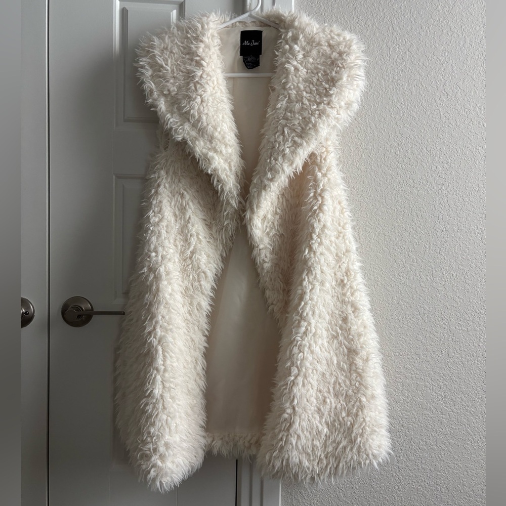 Me Jane fuzzy faux fur vest with collar and open front, cream (size XL) - EUC